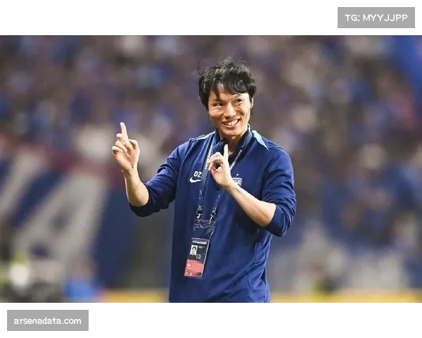 武汉三镇换帅风波:本土救火教练邓卓翔被排除出新赛季教练组